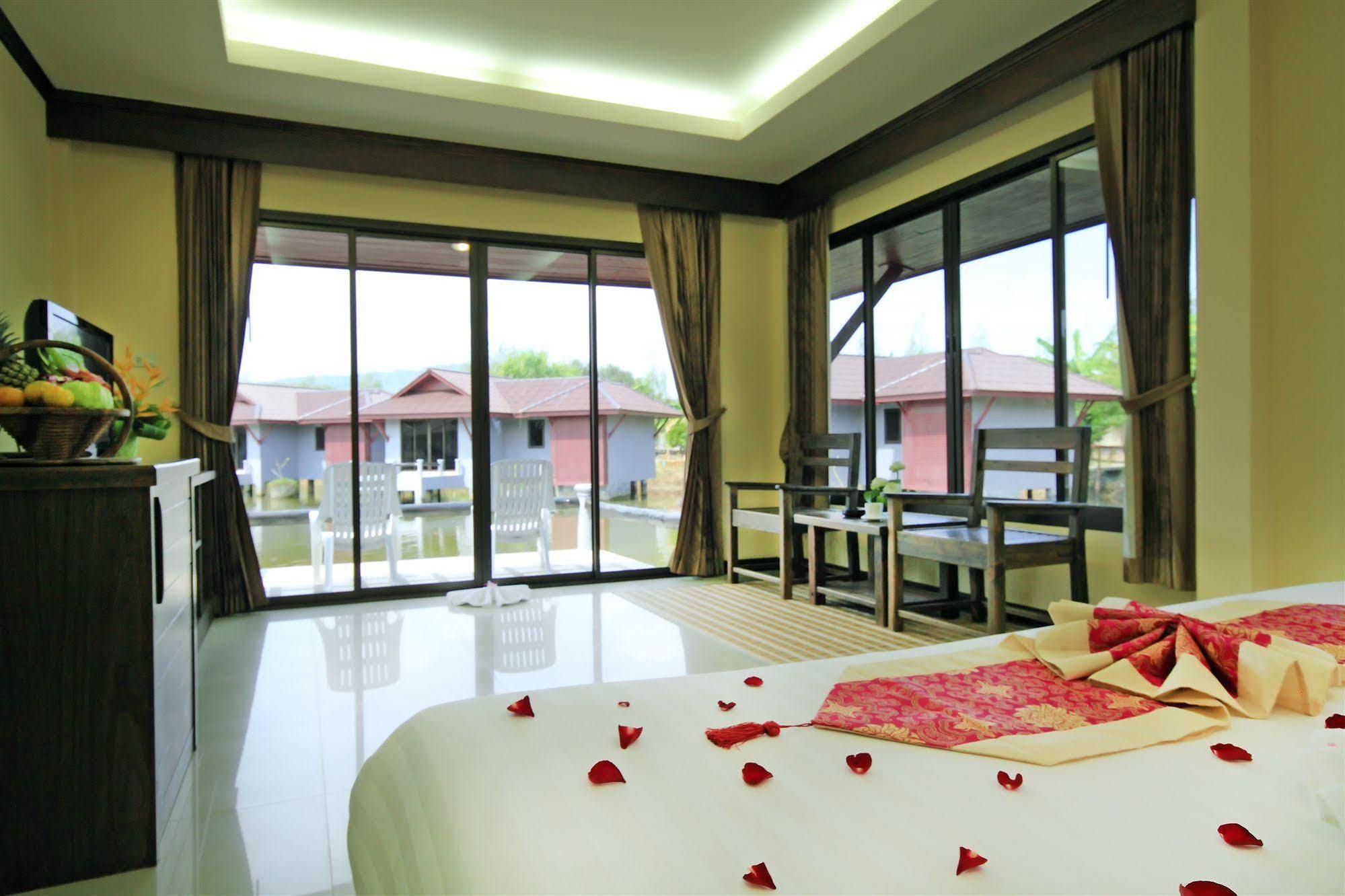 The Villa Laemhin Lagoon Resort Phuket Exterior foto