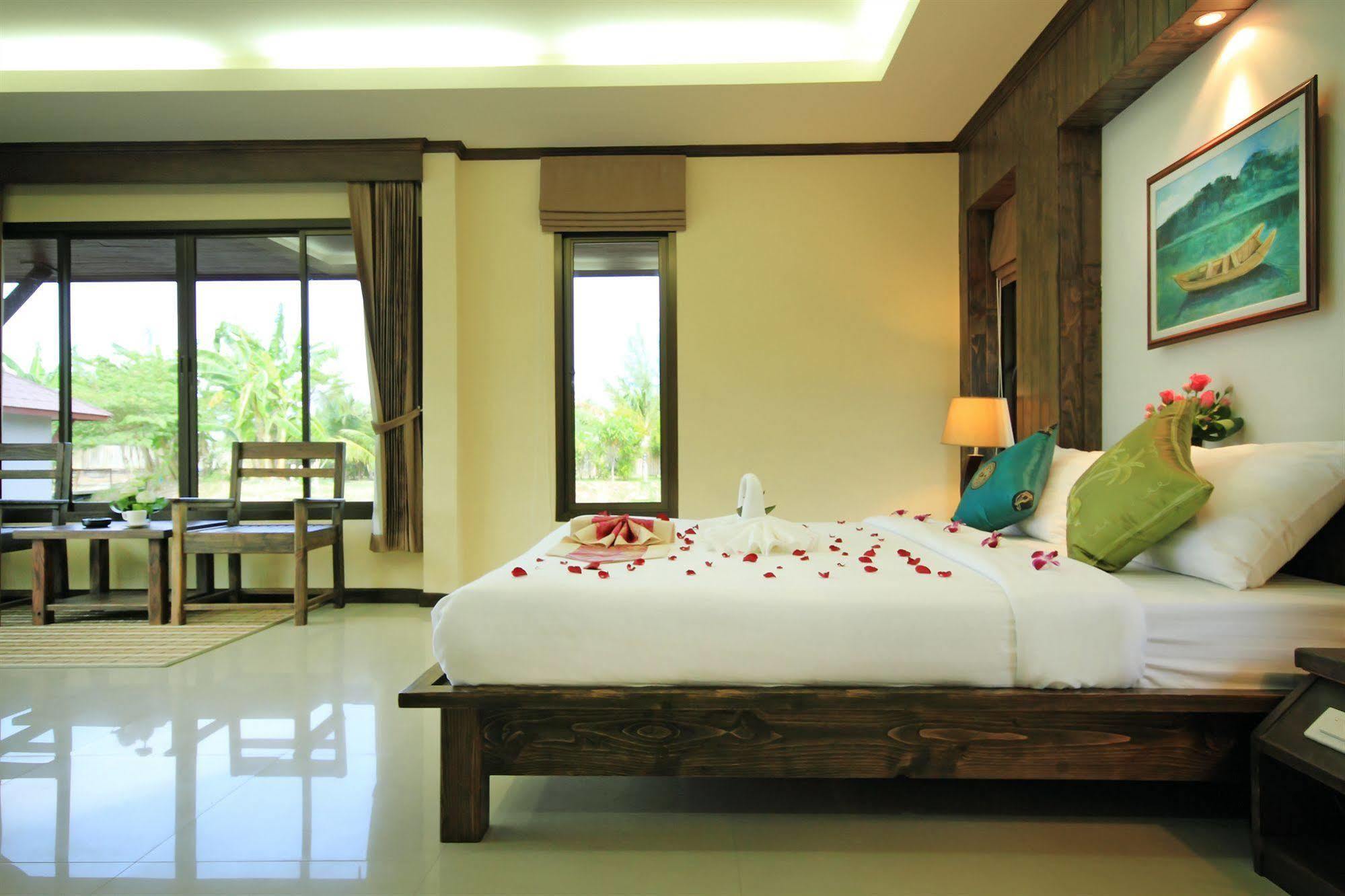 The Villa Laemhin Lagoon Resort Phuket Exterior foto