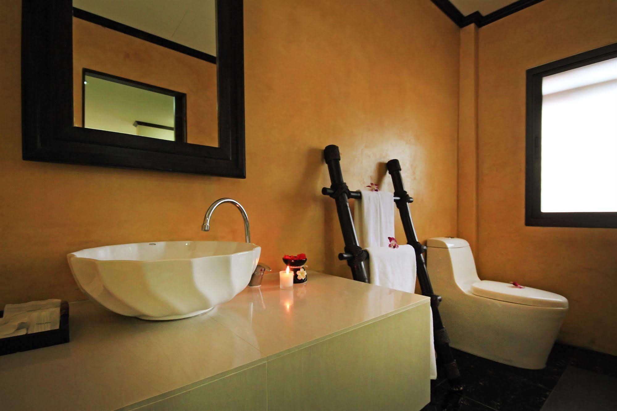 The Villa Laemhin Lagoon Resort Phuket Exterior foto